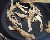 A picture of step 4 of Oyster mushroom Chinese stir fry.