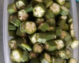 A picture of step 1 of Okra fry using panch phoran.