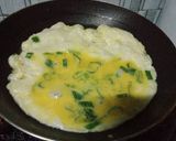 Foto langkah ke 5 dari resep Telur dadar susu kental manis anak kost.