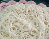 शेज़वान नूडल्स (schezwan noodles recipe in Hindi) रेसिपी चरण 1 फोटो