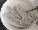 Hình bước làm 2 của món Cá cơm trắng chiên giòn