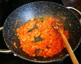 Foto del paso 3 de la receta: Oreja de cerdo con salsa de tomate con alcachofas
