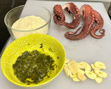 Foto del paso 1 de la receta: Pulpo a la parrilla, base de brandada de bacalao y patatas con aceite de cilantro (ahumado) 🤤🤤