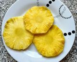 Foto del paso 1 de la receta Piña a la plancha y sirope de caramelo