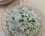 Foto del paso 3 de la receta: Arroz con manteca (mantequilla) ajo, perejil y corazón de sorpresa 😋 🍚 🧈🧄🌱🧀