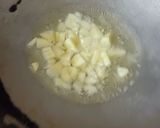 A picture of step 1 of Garlic mushroom masala.