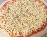 Foto del paso 3 de la receta: Pizza de masa madre casera con butifarra, bacon y mozzarella 🍕