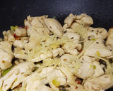 Foto del paso 2 de la receta: Pechuga de pollo en salsa de tomate y jengibre con feta
