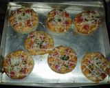 Foto langkah ke 7 dari resep Pizza mini rasa itali.