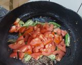 A picture of step 2 of Tomato with chillies.