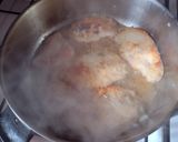 Foto del paso 7 de la receta: Pollo con crema de verdeo y papas españolas de Bigote Cocina