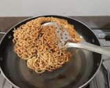 A picture of step 4 of Easy chinese maggi bhel!!.