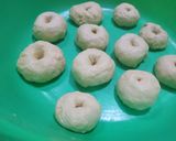 Foto langkah ke 4 dari resep Donat Tanpa Telur.