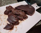 Foto del paso 2 de la receta: Hígado de vaca encebollado acompañado con arroz blanco