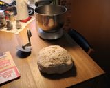 Foto del paso 2 de la receta: Panes Racinguistas, de tres tipos de harina, grasa cerdosa, sal y muchos hertz (onda y de la buena)