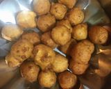 A picture of step 5 of Urad Dal FULURI / Fritters.