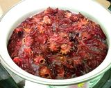 Foto langkah ke 3 dari resep Sirup Rosella Homemade.