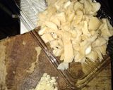Foto langkah ke 2 dari resep Chicken filling with blackpaper and mushroom sauce.