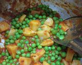 A picture of step 1 of Matar aloo.