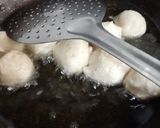 A picture of step 4 of Dahi Vada.