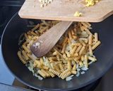 Une image de l'étape 1 de One pot pasta aux brocolis et pois chiches.