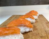 Foto del paso 3 de la receta: Sushi casero- Nigiri de salmón 🍣