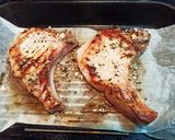 Foto del paso 3 de la receta: Chuletas de chato murciano con salsa de queso y pimientos