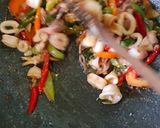 Foto langkah ke 9 dari resep Tumis cumi pelangi.