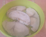 Foto del paso 4 de la receta: Pez espada al microondas con salsa tártara y espinacas