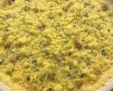 Foto del passaggio 5 della ricetta Sbriciolata con crema pasticciera e gocce di cioccolato!
