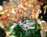 Foto langkah ke 4 dari resep 17. Mie goreng seafood.