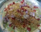 A picture of step 2 of Mayo khakhara pizza.