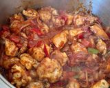 Foto del paso 3 de la receta: Pollo guisado con alubias