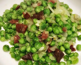 Foto del paso 4 de la receta: Salteado de guisantes frescos con jamón