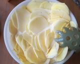 Cheddar sajtos krumplitorta, fokhagymás sajtszósszal recept fázis 1 fotója