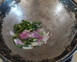 Foto langkah ke 4 dari resep Mie Keriting Cabai Hijau.