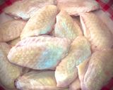 Hình bước làm 2 của món Cánh Gà Nấu Nấm Đông Cô Dầu Mè