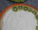 Foto del paso 9 de la receta: Tarta de kiwi rellena de crema de leche estabilizada