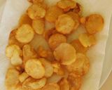 A picture of step 2 of Water chestnut chips and masala curry.