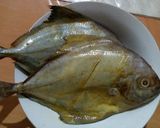 Foto langkah ke 1 dari resep Bawal Goreng Saus Padang.