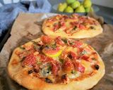 Une image de l'étape 2 de Pizzas blanches aux figues, gorgonzola et noix...