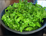 Foto del paso 1 de la receta: Saquitos de hojaldre con acelgas y queso azul