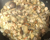 Foto del paso 1 de la receta: Risotto con setas y gambas 🍄 🍤
