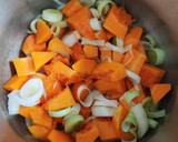 Foto del paso 1 de la receta: Crema de calabaza a la naranja