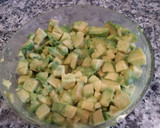 Foto del paso 3 de la receta: Tartar de salmón y aguacate