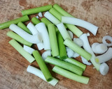 Foto del paso 1 de la receta: Calamares salteados con Habas, Ajetes y Guisantes