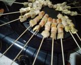 Foto langkah ke 3 dari resep Sate sosis bakso simpel.