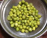 A picture of step 1 of Gobhi Matar Curry.