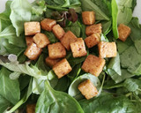 Foto del paso 5 de la receta: Ensalada de espinacas, higos, tofu y manzana