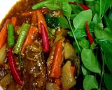 รูปขั้นตอนการทำที่ 4 ของ ผัดเผ็ดปลากระป๋อง
